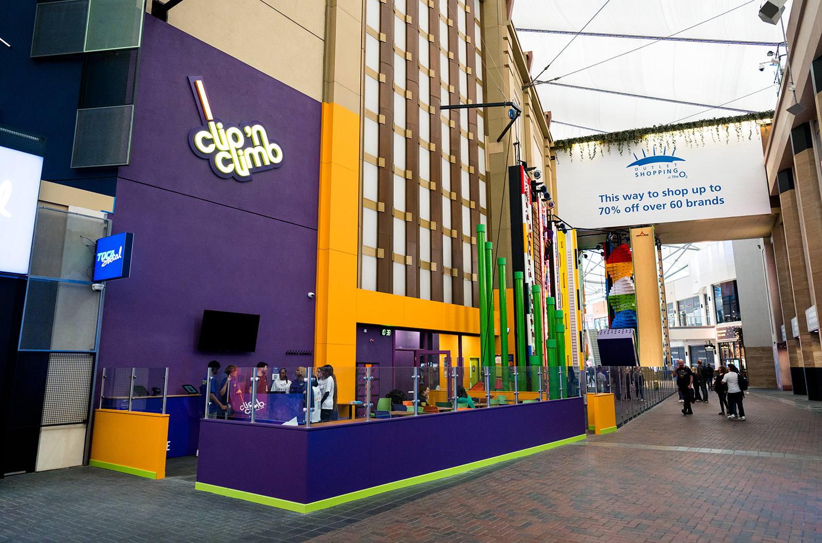 Clip ’n Climb verbindet Fun-Climbing mit modernster automatischer Sicherungstechnologie.